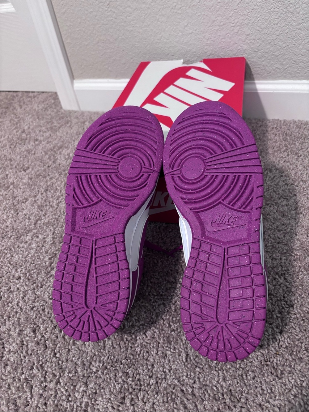 Nike Women’s Dunk Low - White & Magenta - Picture 4 of 6